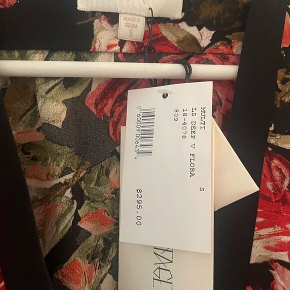 Divine Heritage woman’s floral crop top - Picture 5 of 5